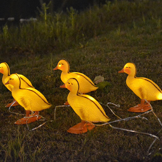 Luz decorativa de paisaje para exterior con forma de pato de PE LED creativa y contemporánea para césped 