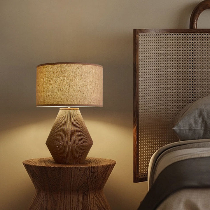 Traditionelle 1-flammige Tischlampe aus japanischem Hanfseilgeflecht und Stoff für das Schlafzimmer 
