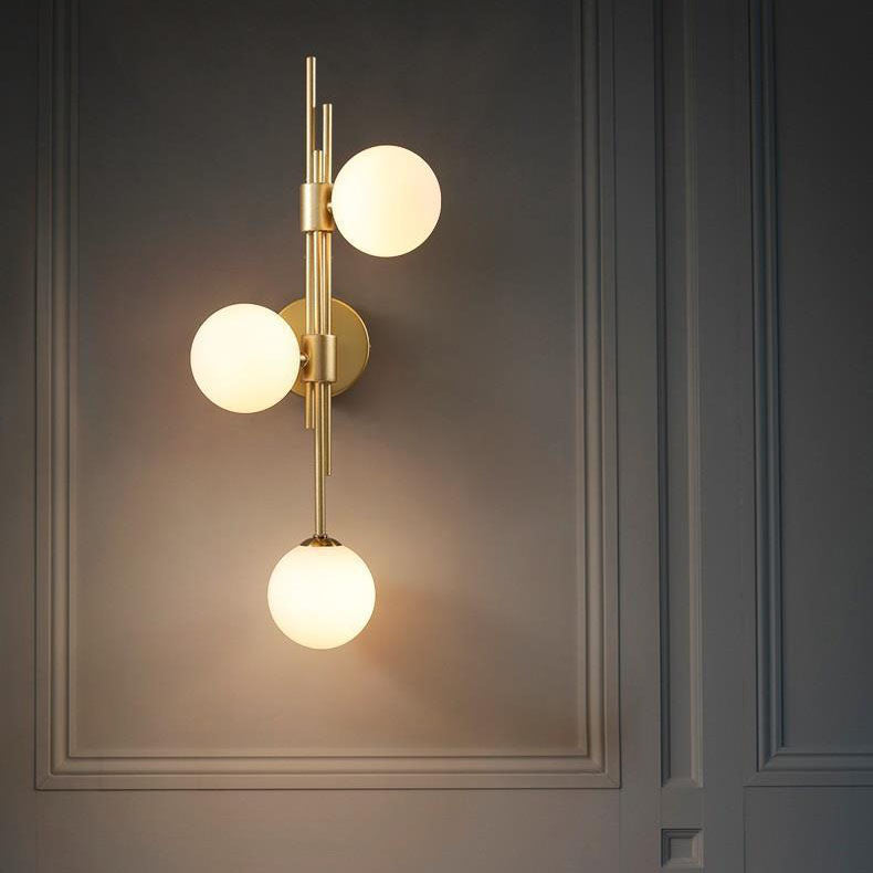 Europäische Vintage minimalistische Orb Hardware Glas 3-Licht-Wandleuchte 