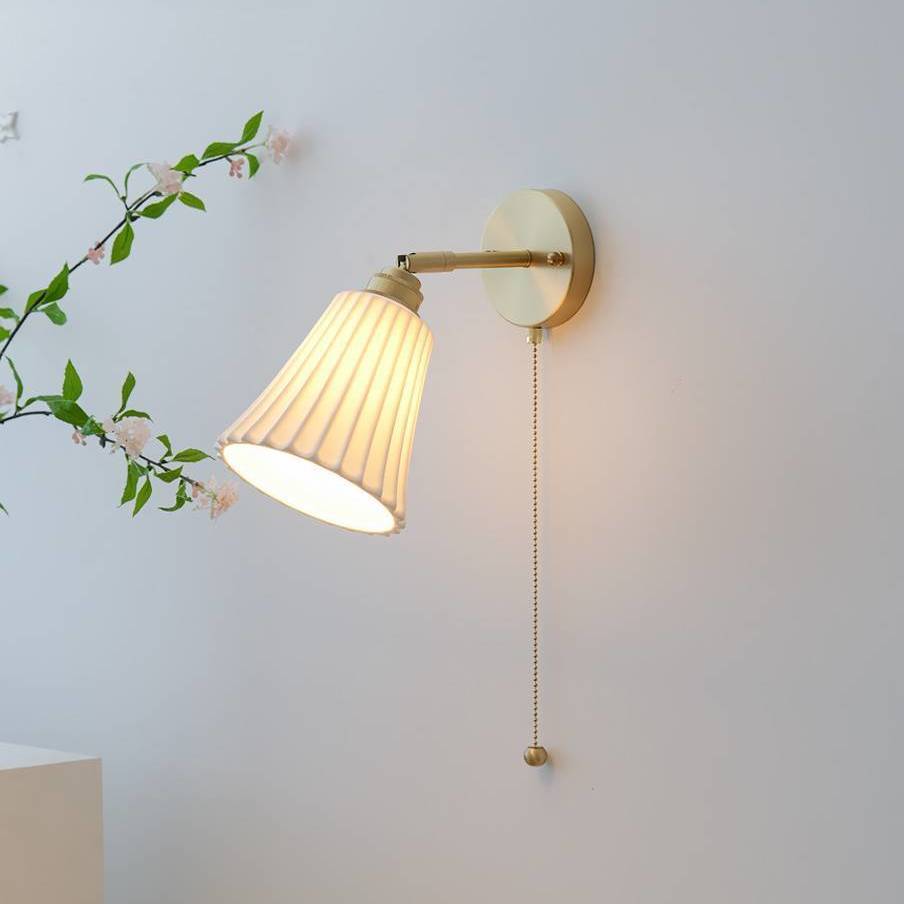 Moderne minimalistische 1-flammige Wandleuchte aus Messingkeramik 