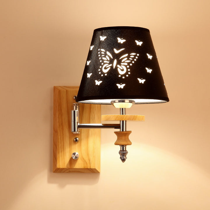 Zeitgenössische nordische Wandleuchte aus Eisen, Stoff und Kiefernholz in Schmetterlings-Kegelform, 1/2-flammig, für Wohnzimmer &amp; Schlafzimmer 