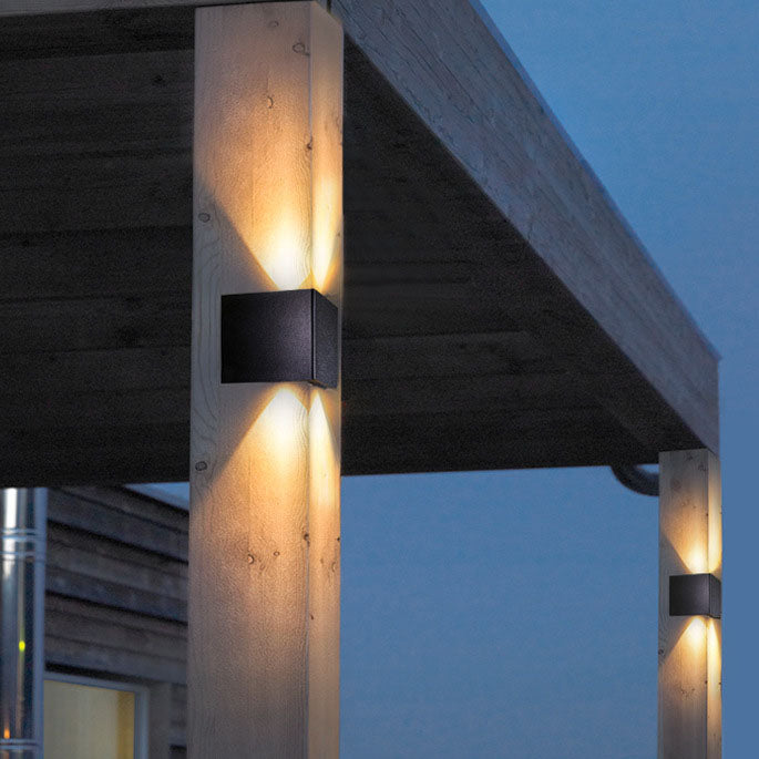 Moderne minimalistische quadratische flache geometrische LED-Wandleuchte aus Solar-Edelstahl für den Außenbereich 