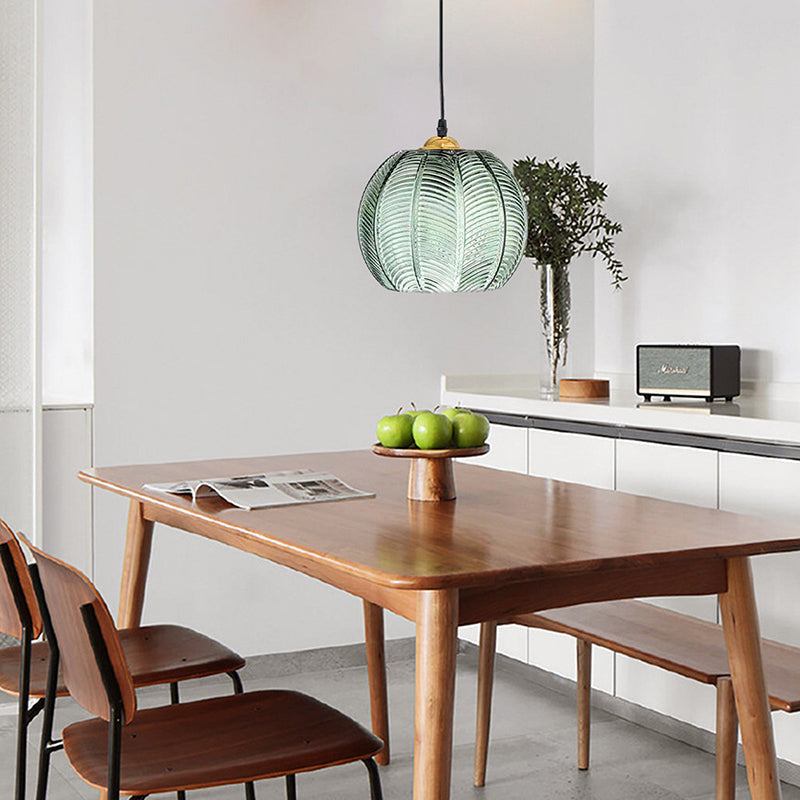 Luminaire suspendu à 1 lumière avec abat-jour en boule de verre à motifs de feuilles vertes de simplicité contemporaine pour le salon 