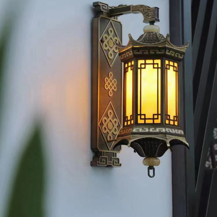 Traditionelle europäische Aluminium-Achteck-Pavillon-Wandleuchte mit 1 Licht und Marmor-Imitat-Schirm für die Außenterrasse 