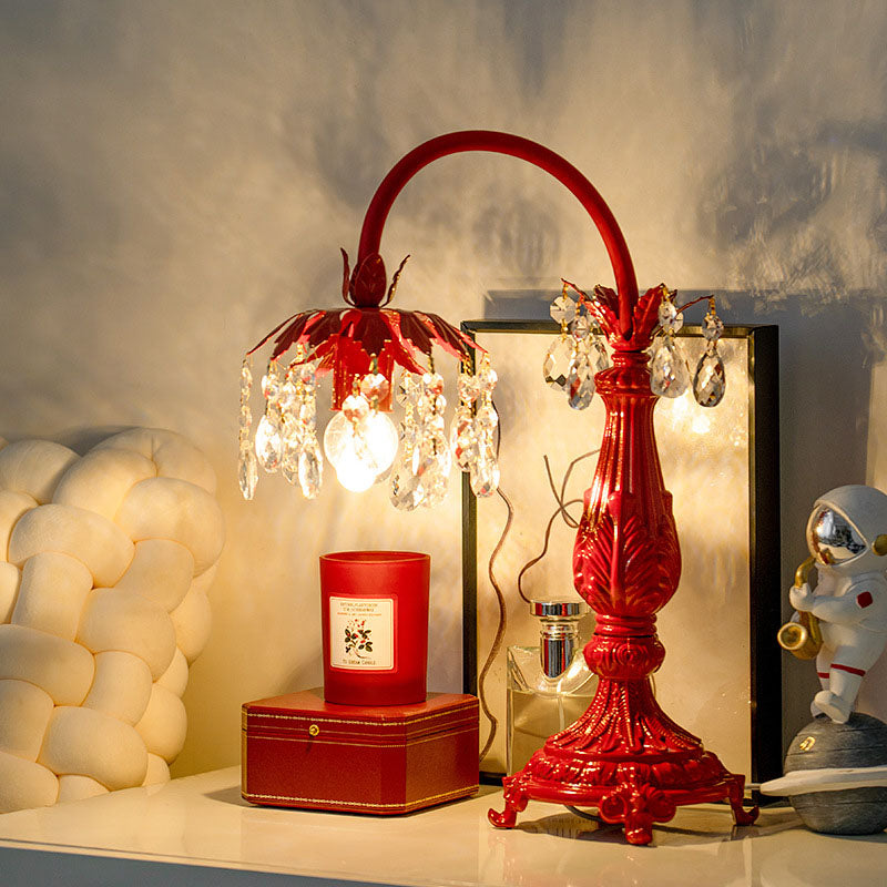 Lámpara de mesa de 1 luz con base tallada de hierro y cuentas de cristal chino tradicional para dormitorio 