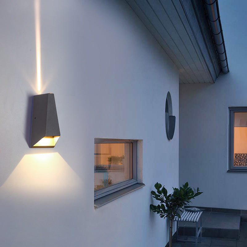 Moderne minimalistische Säulen-Aluminium-LED-Außen-Wandleuchte wasserdicht für die Außenpatio 