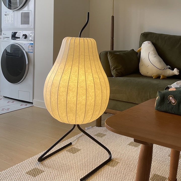 Lámpara de pie de 1 luz de hierro con tela de seda de pera Wabi-sabi japonesa 