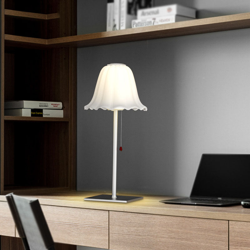 European Minimalist Retro Pleated Aluminum USB LED Table Lamp