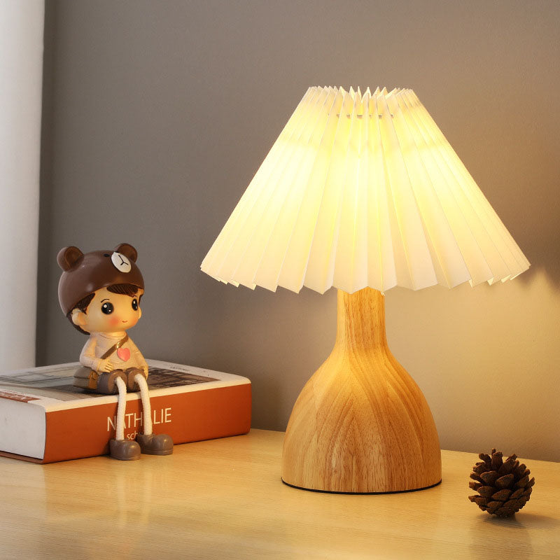 Zeitgenössische skandinavische Tischlampe mit massivem Holzfuß und PVC-Lampenschirm, 1-Licht für Schlafzimmer 