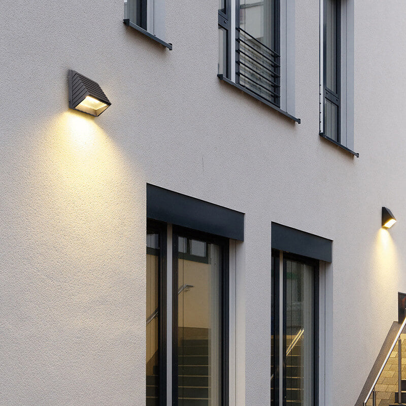 Applique murale étanche à LED trapézoïdale à rayures simples pour extérieur 