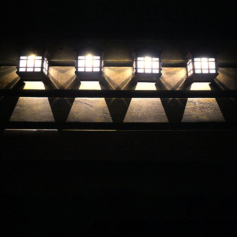 مصباح حائط LED يعمل بالطاقة الشمسية مقاوم للماء للنافذة في الفناء الخارجي 