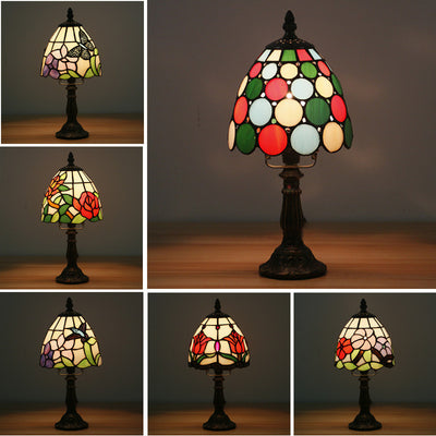 Lampe de table à 1 lumière en dôme conique en verre teinté Tiffany de style européen 