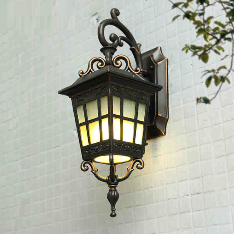 Lanterne murale carrée extérieure européenne sculptée à 1 ampoule, étanche 