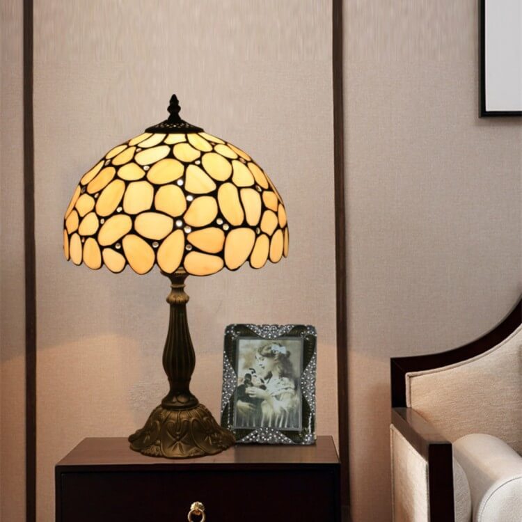 Traditional Tiffany Pebbles Flower Stained Glass Dome 1-Light Table Lamp For Bedroom