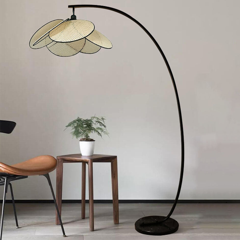 Lámpara de pie tradicional japonesa de ratán con forma de flor de 1 luz para sala de estar 