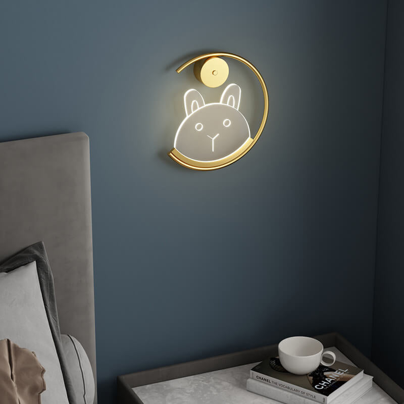 Kreative goldene C-förmige Wandleuchte aus Acryl mit Bären-LED 