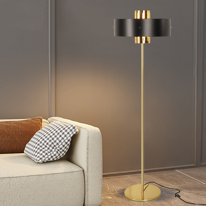 Moderne, minimalistische, 1-flammige Steh-Stehlampe aus Metall mit rundem Kopf 