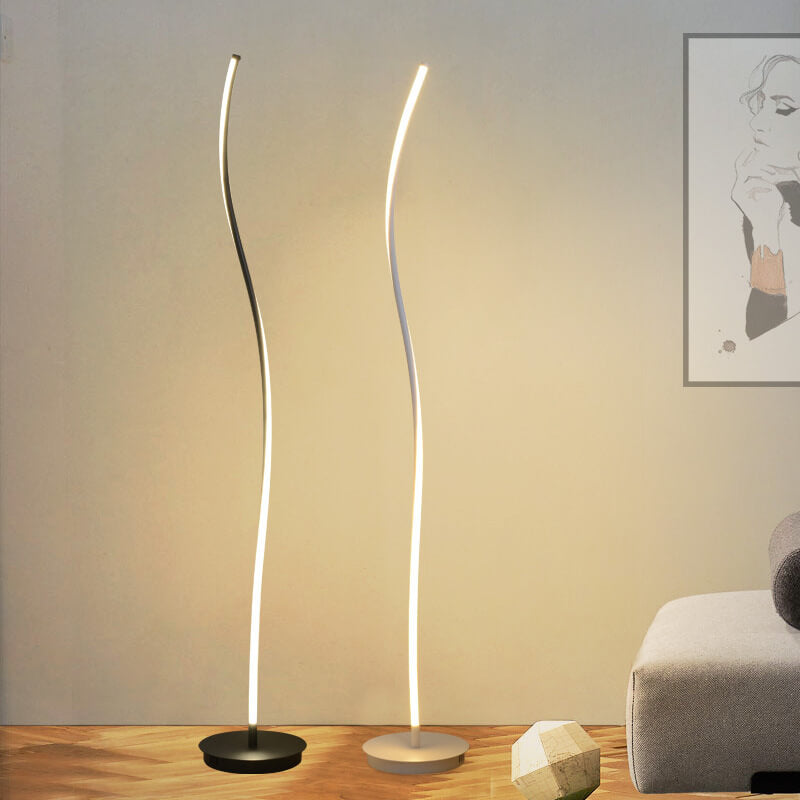Nordische minimalistische LED-Stehlampe mit langer Kurve