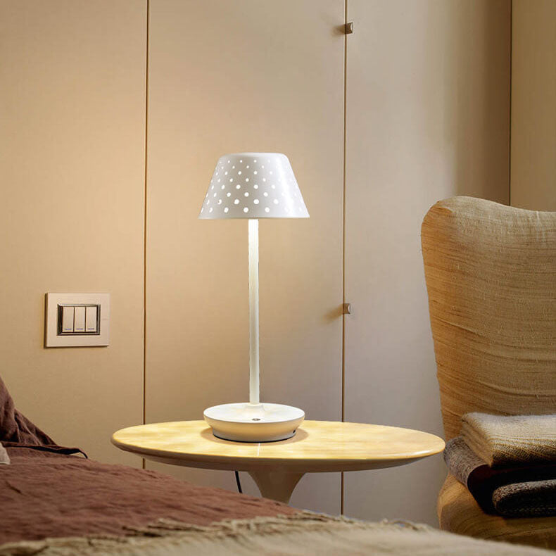 Lampe de table LED alimentée par USB en fer forgé perforé minimaliste moderne 