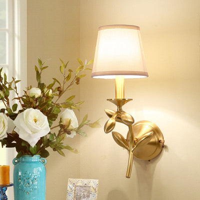 Applique murale 1 lumière avec abat-jour en tissu et cadre finition or moderne pour chambre 