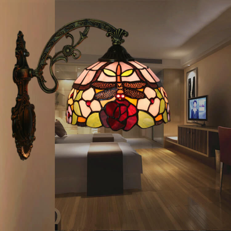 Applique murale en verre teinté à une lumière avec motif de libellule et fleurs Tiffany européenne 