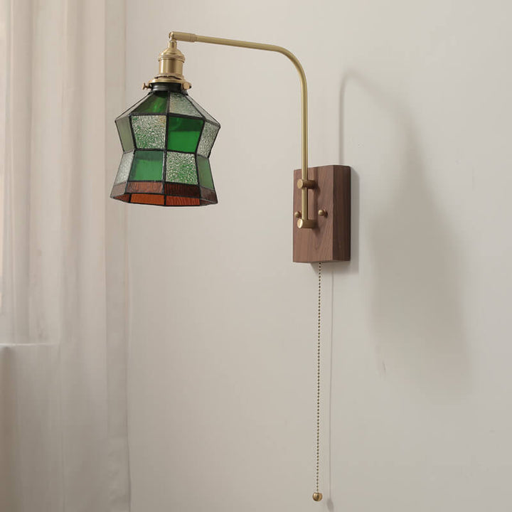 Zeitgenössische Retro-Wandleuchte mit 1 Flamme aus grünem Mosaikglas in Kegelform und Messing für das Schlafzimmer 