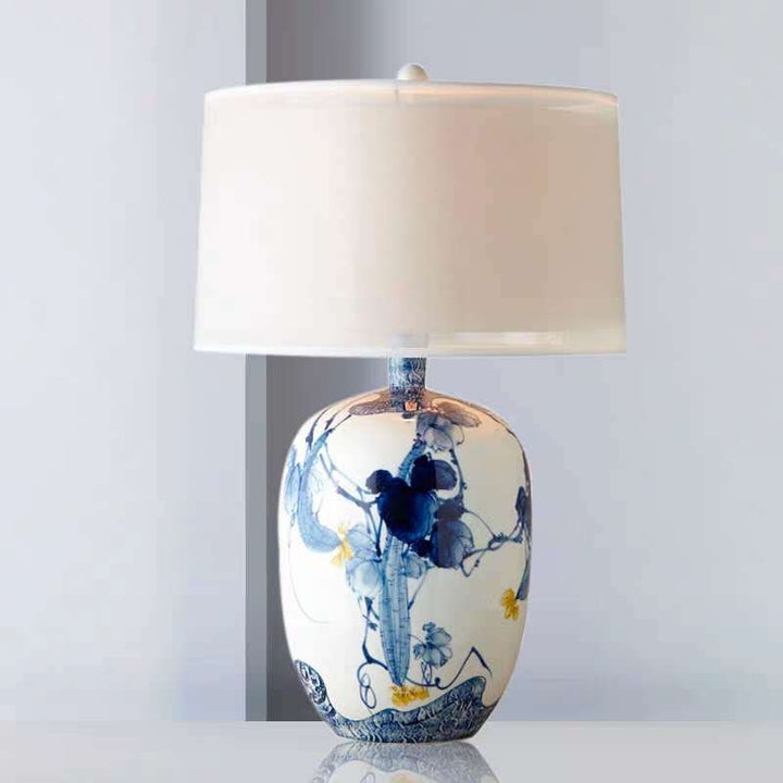 Traditionelle chinesische Stoff-Tischlampe mit rundem Schirm, handbemalte Keramikvase, Sockel, 1 Licht, für Schlafzimmer 