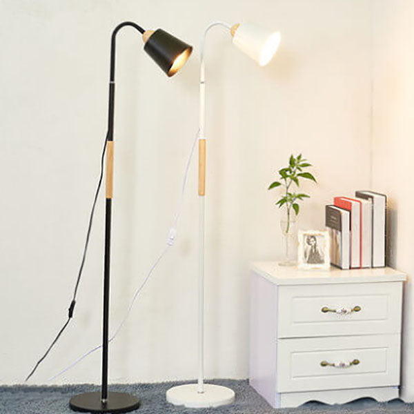 Moderne, minimalistische, 1-flammige Stehlampe aus Eisen 