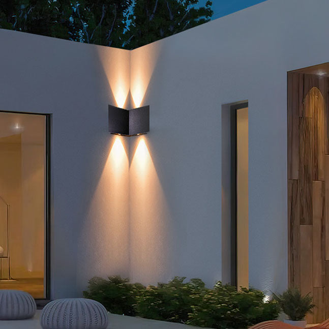 Moderne minimalistische quadratische flache geometrische LED-Wandleuchte aus Solar-Edelstahl für den Außenbereich 