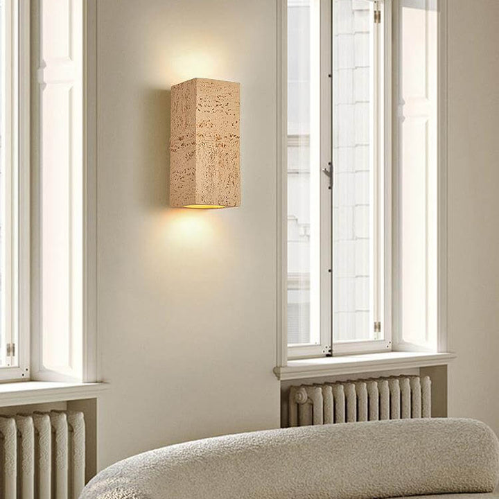 Traditionelle Retro-Wabi-Sabi-LED-Wandleuchte aus Verbundmaterial in quadratischer Säulenform, handgearbeitet, für das Wohnzimmer 