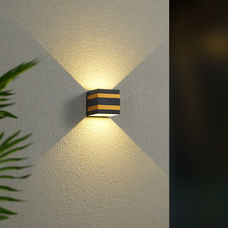 Minimalistische wasserdichte einzeilige rechteckige LED-Wandleuchte für den Außenbereich 