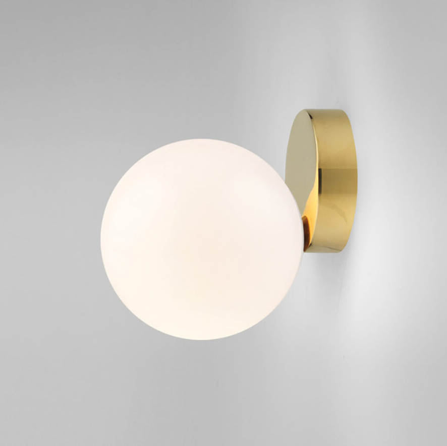 Nordischer minimalistischer weißer Orb aus Metall und Glas LED-Deckenleuchte 