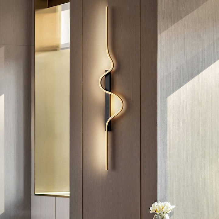 Applique murale LED moderne minimaliste en aluminium avec cadre en fer à bandes ondulées pour chambre 
