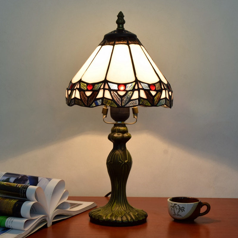 Lampe de table à 1 lumière en forme de cône de pierres précieuses Tiffany de style européen 
