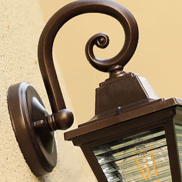 Applique murale à une lumière avec cage carrée en verre rayé d&