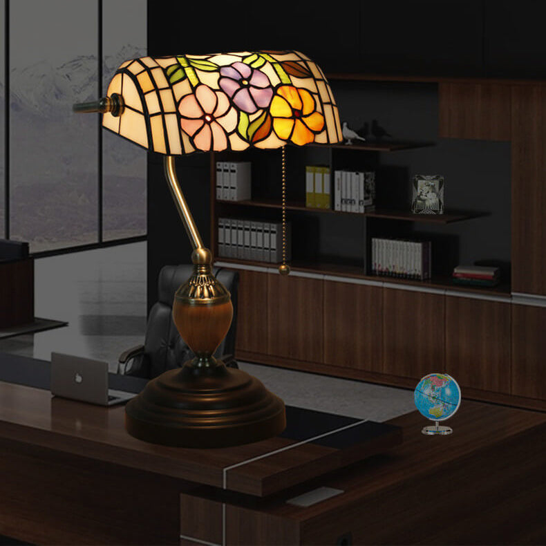 Europäische Tiffany-Blumen-Glas 1-Licht Banker Tischlampe 
