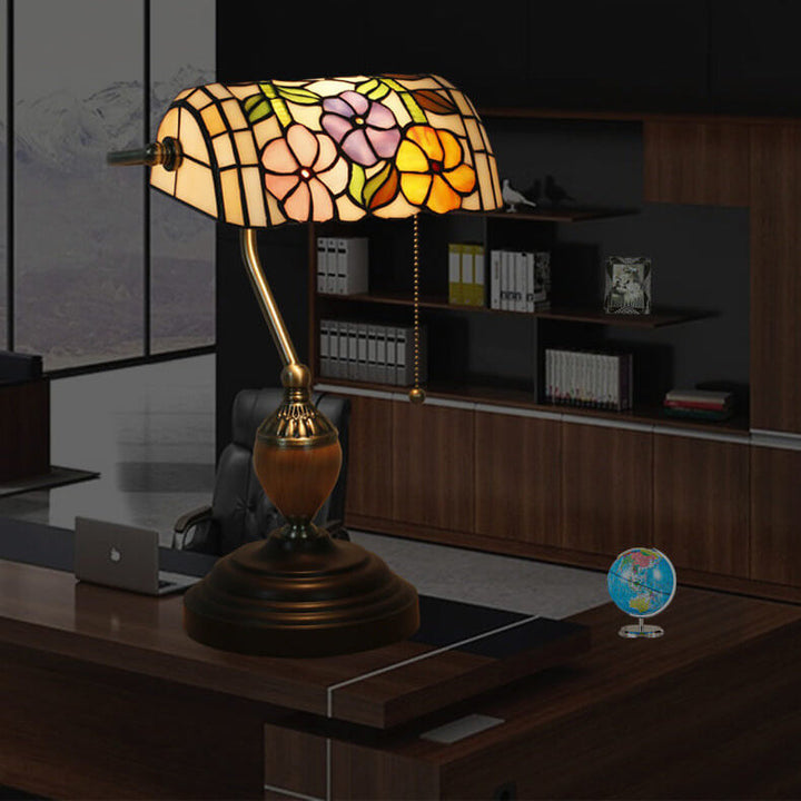 Europäische Tiffany-Blumen-Glas 1-Licht Banker Tischlampe 
