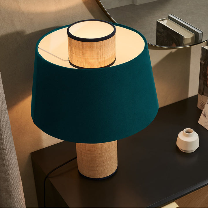 Moderne minimalistische Tischlampe mit Stoffschirm und Eisengestell in Trommelform, Dunkelgrün, 1-flammig, für das Wohnzimmer 