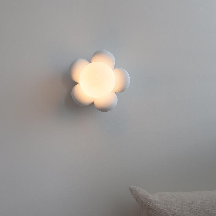 Moderne kreative 1-flammige Kinder-Wandleuchte aus Glas und Kunstharz in Blumenform für das Schlafzimmer 