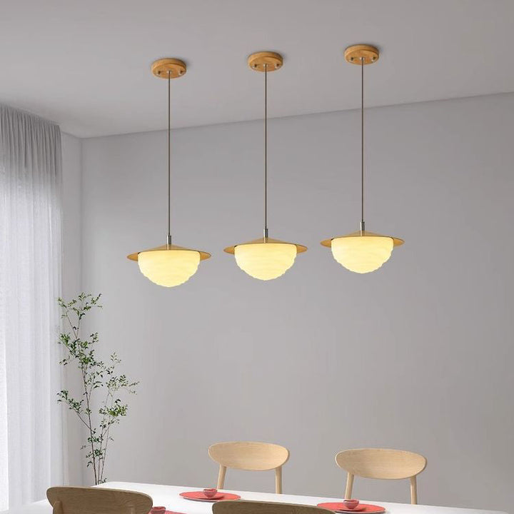 Suspension LED à abat-jour ondulé en PE imitation bois traditionnel japonais pour salon 