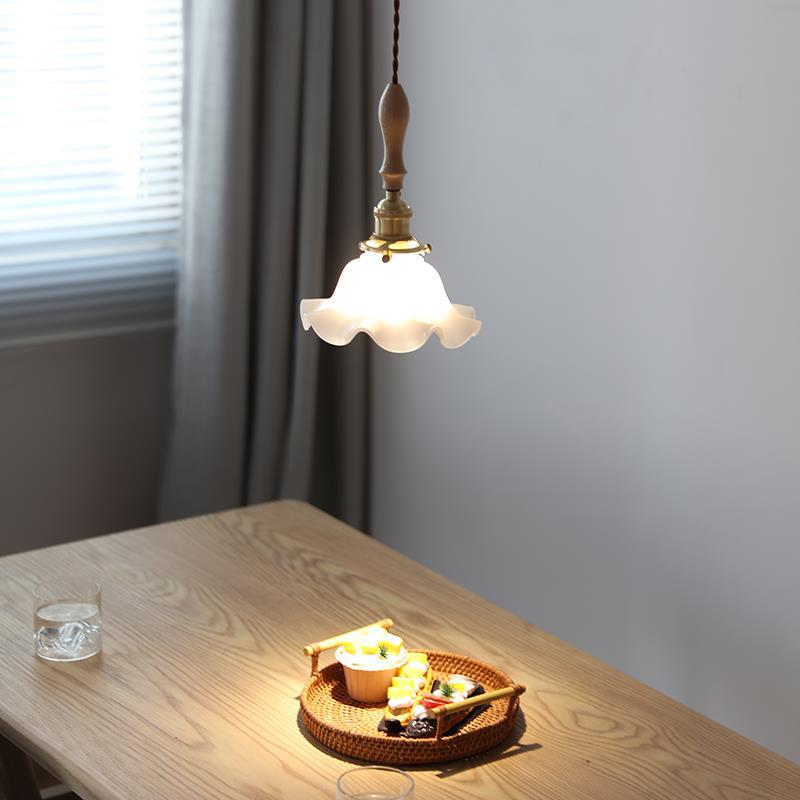 Japanische Vintage Glass Flower Petal Walnut 1-Light Pendelleuchte 