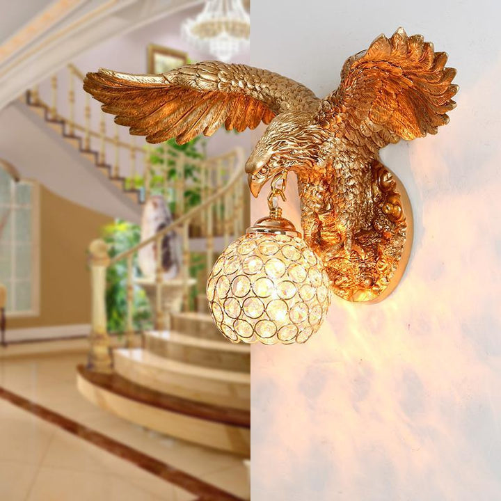 Aplique de pared contemporáneo y creativo de resina con águilas y pantalla de cristal de 1 luz para sala de estar y dormitorio 