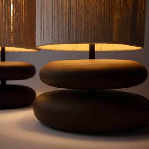 Japanischer minimalistischer Walnussstoff-Lampenschirm Zylinder 1-Licht Tischlampe 