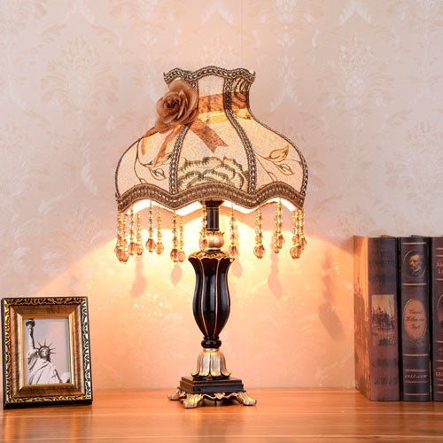 Lampe de table à 1 lumière en résine à pampilles en tissu de luxe européen 