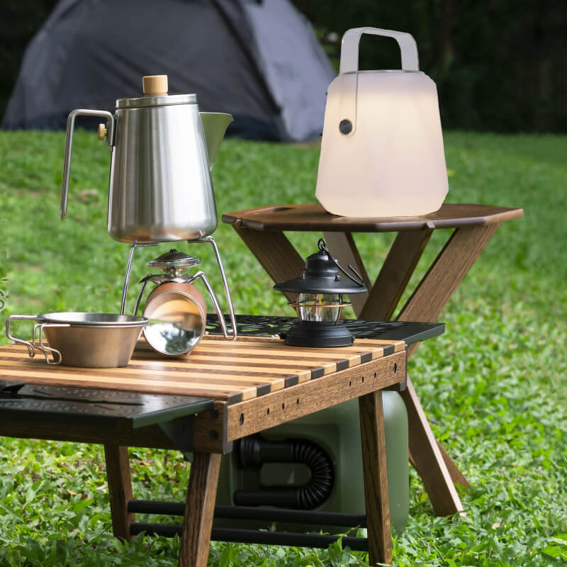 Lumière de camping portable à LED avec télécommande solaire de simplicité contemporaine pour patio extérieur 