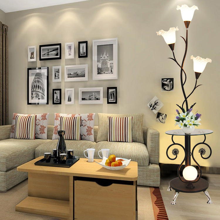 Zeitgenössische kreative florale Eisen-Glas-Stehlampe mit 4 Lichtern für das Wohnzimmer 