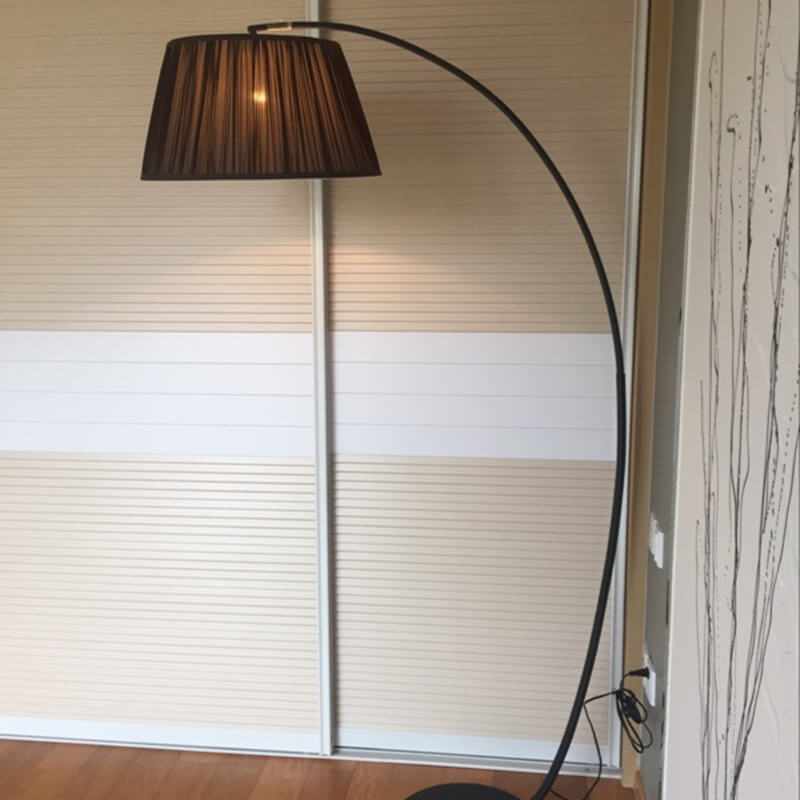 Europäische minimalistische einfarbige Angeleisen-Stoff-Stehlampe mit 1 Licht 