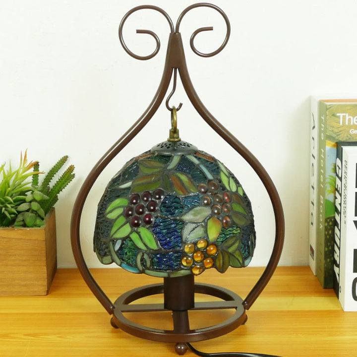 Tiffany-Tischlampe im traditionellen europäischen Stil mit herzförmigem Buntglas und Eisen, 1-flammig, für das Schlafzimmer 