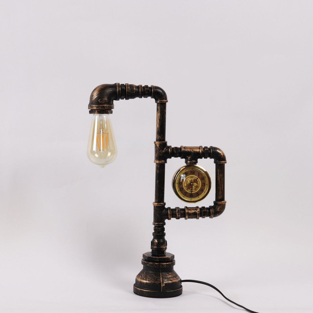 Lampe de table 1 lumière avec horloge industrielle vintage en fer et plomberie 