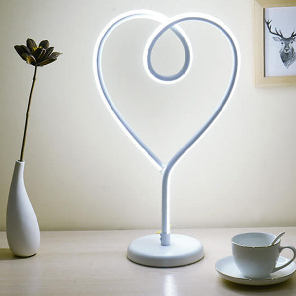 Modern Creative Heart Shape Aluminum Iron LED Table Lamp